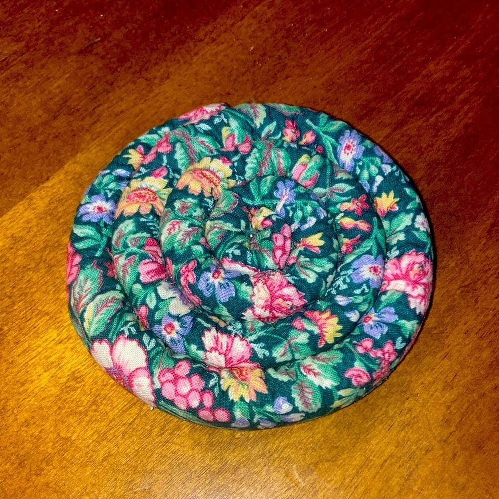 Vintage Coiled Fabric Weighted Trivet Country Kitchen Cabin Decor - Picture 3 of 5